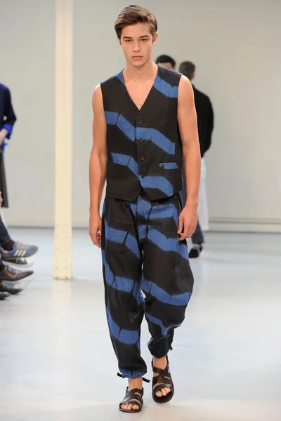 Look 1